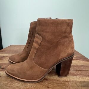 Gianni Bini Tan ankle boots